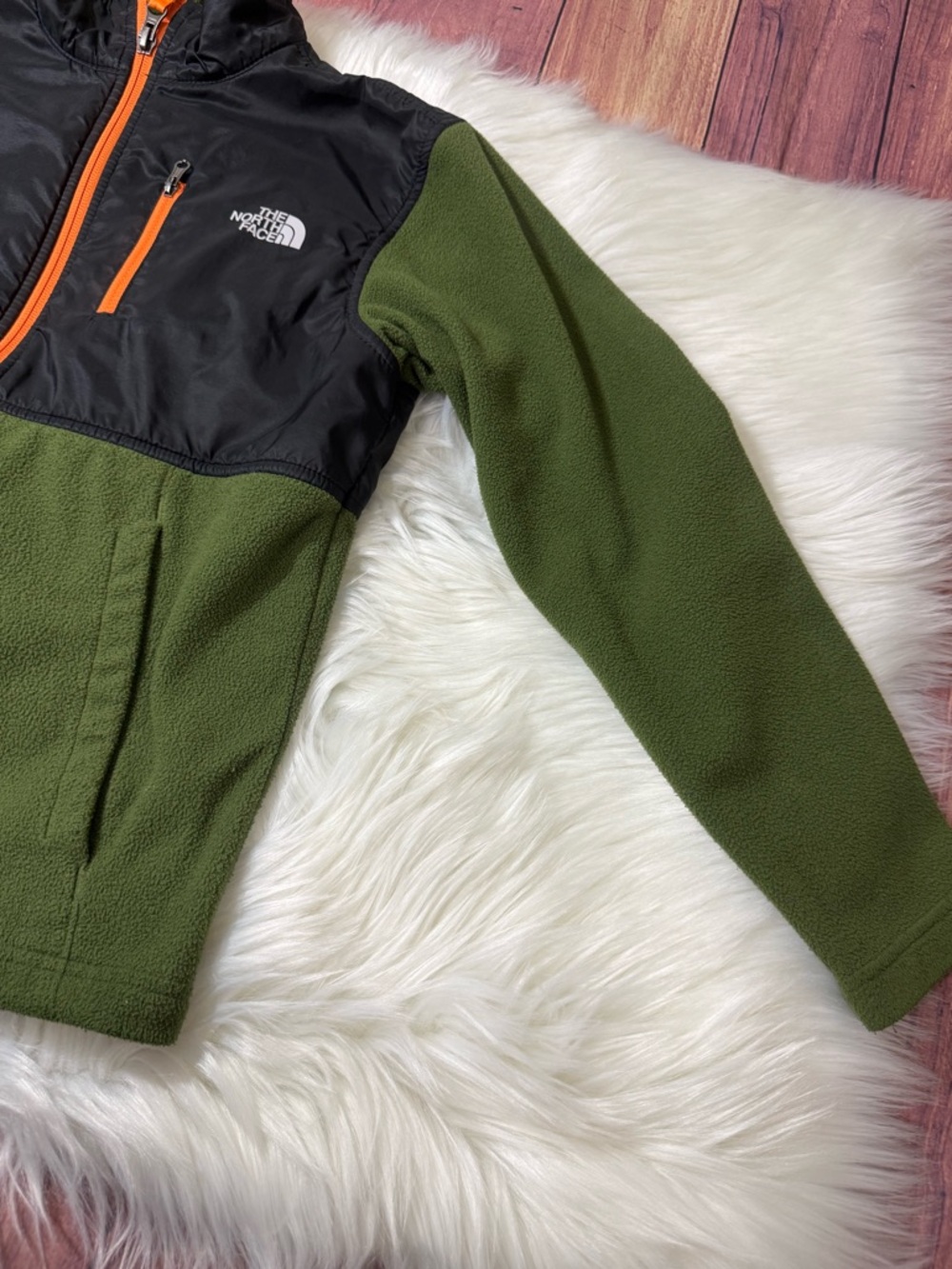 The North Face Fleece Zip Up Jacket - Boys Size Medium (10/12) - Picture 8 of 16
